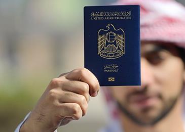 جواز السفر الإماراتي يتقدم من جديد... إنجاز لم تشهده أي دولة من قبل!