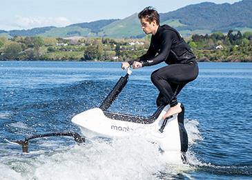 ابتكار دراجة هوائية يمكنها السير على المياه