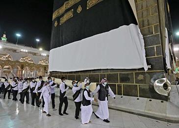 استبدال كسوة الكعبة السبت المقبل