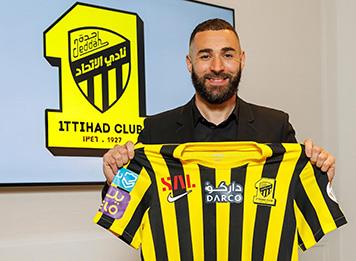 كريم بنزيمة يحصد جائزة أفضل لاعب في الدوري السعودي عن الموسم المنقضي