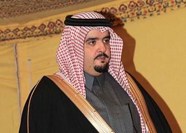 الأمير عبد العزيز بن فهد يقوم بتصرف إنساني مع طفل على كرسي متحرك