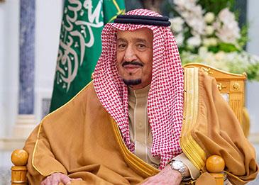 الملك سلمان يصدر قرارات جديدة بشأن العمرة والرحلات الدولية