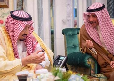 بالفيديو: الملك سلمان يتناول الإفطار في قصر الصفا