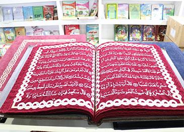 سوري يكتب أول مصحف بالخيط والإبرة