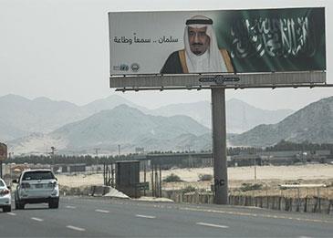 الشورى السعودي يطالب بإزالة عوائق حركة المشاة ويقر تنظيم الفحص الدوري للمركبات
