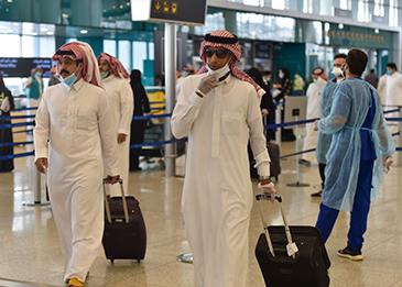 السعودية تحدد الفئات المسموح لها بالسفر إلى خارج المملكة