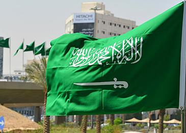 السعودية تتيح للمقيمين في الخليج وأقاربهم تأشيرة سياحة الكترونية