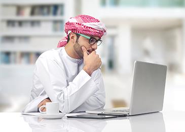 حسم يومين من الراتب عند الغياب عن العمل بعد الإجازة بالسعودية