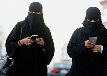 وزارة سعودية تردّ على مواطن يشتكي بسبب فرض شركات على النساء ترك النقاب والحجاب