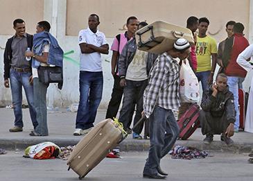 السعودية تحذر أصحاب العمل من الاحتفاظ بجواز سفر العاملين