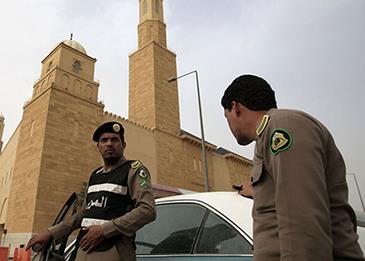 السعودية تقاضي مروجي توقعات الطقس