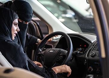 تحولات تاريخية متوقعة في سوق العمل بعد السماح للمرأة بقيادة السيارة في السعودية