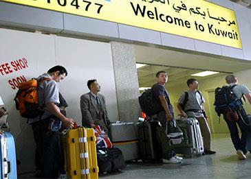 الكويت تكشف عن أسباب ترحيل 2200 وافد