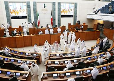 الكويت تقر قانون "إقامة الوافدين" الجديد