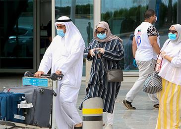 الكويت تدعو مواطنيها إلى تجنب السفر للخارج