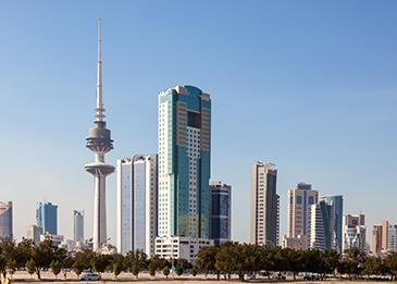 الكويت تفرض رسومًا جديدة على الوافدين والزائرين