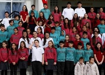 34 توأمًا في مدرسة واحدة