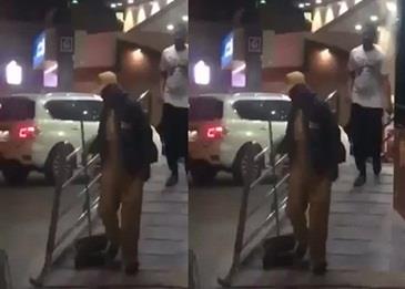 بالفيديو .. هذا ما فعلته سيدة لعامل النظافة