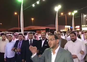 بالفيديو .. مصريون يحتفلون بزميلهم بطريقة طريفة