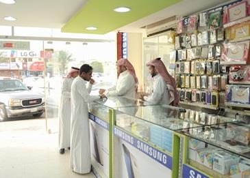 إغلاق عدد من محلات الاتصالات بسبب العمالة الوافدة