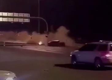 بالفيديو .. مفحط يتسبب في كارثة على طريق بالرياض
