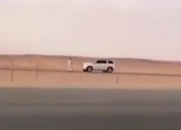 يقود سيارته عكسيًا حتى تحترق .. ورد شرطة القصيم على الحادث .. فيديو