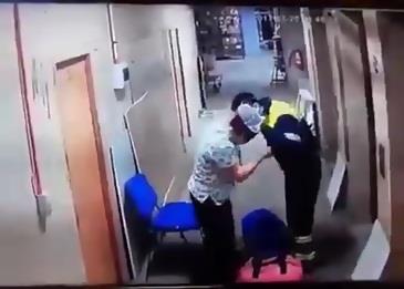 بالفيديو .. ممرض يعتدي بوحشية على مريضة حامل