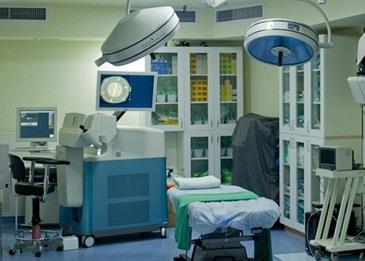 دبي .. استئصال ورم عملاق في عملية نادرة