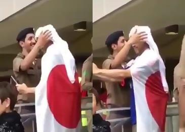 بالفيديو .. هذا ما طلبه المشجع الياباني من رجل الأمن السعودي