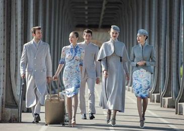 شركة طيران صينية تتحدى باقي الشركات بالأزياء