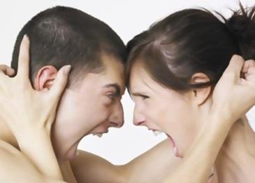 شجار في سيبيريا بين شاب وصديقته ينتهي نهاية مأساوية .. فيديو