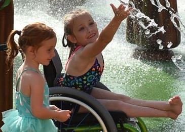 يبني أول مدينة ترفيهية من نوعها في العالم .. والسبب ابنته