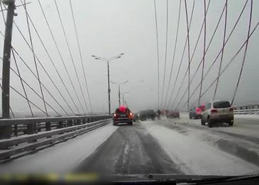 بالفيديو .. أربعة حوادث سير في آن واحد بسبب الثلوج