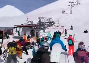 بالفيديو .. تليفريك خارج عن السيطرة يؤدي إلى إصابة 8 سائحين .. منهم سيدة حامل