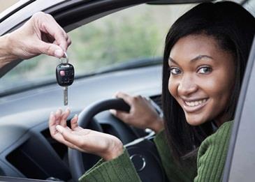 بالفيديو: طريقة غريبة لتعليم قيادة السيارات!