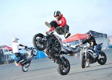 استعراض خطر بالدراجات البخارية .. فيديو