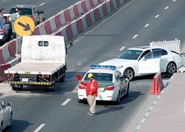 القطر الذكي في دبي .. يدرب سائقيه على فنون الإتيكيت