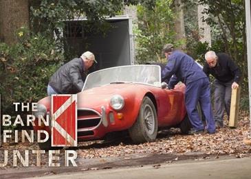 يعثرون على كنز مخبأ في مرآب سيارة مهجور .. فيديو