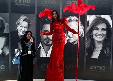 بالفيديو: افتتاح أول صالة سينما في السعودية!