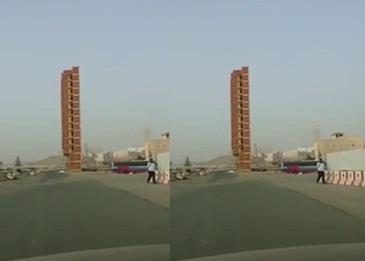 بالفيديو .. مبنى غريب وسط العاصمة في المملكة