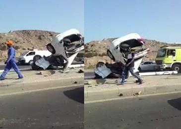 بالفيديو: عمود إنارة يقسم سيارة شطرين في جازان!