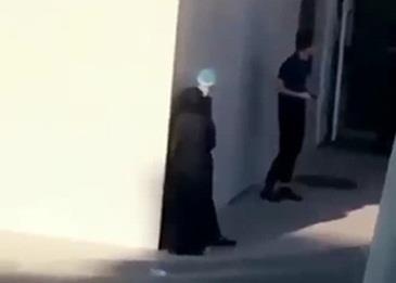 بالفيديو .. تصرف فتاة مريب يثير الحيرة في السعودية