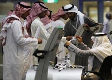 الكشف عن نسبة السعوديين الذين يتقاضون 10 آلاف ريال شهريًا