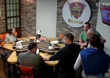 بالفيديو .. شجار على الهواء مباشرة يثير هلع المذيعة