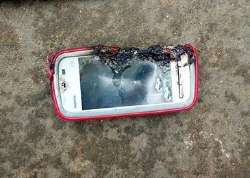 صورة لأصحاب القلوب القوية: هاتف يقتل شابة هندية أثناء مكالمة هاتفية!