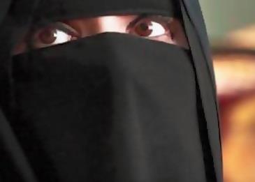 تحرق زوجها بالزيت المغلي .. والسبب