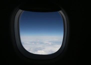 رجل ينشر صورة مقلقة من داخل إحدى الطائرات