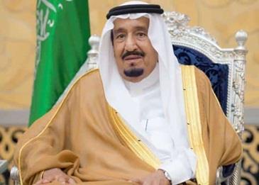 الملك سلمان يمنح مواطنة سعودية وسام الملك عبدالعزيز بعد ما فعلته مع زوجها!