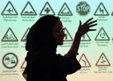 إنعام الأسود .. أول سائقة في شركة كريم في السعودية!