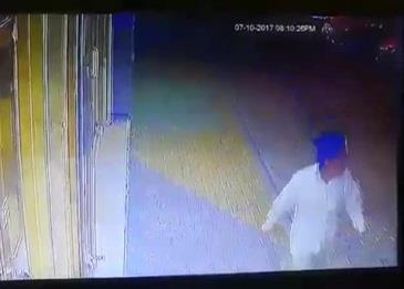 بالفيديو .. رجل يقتحم نادي مخصص للسيدات